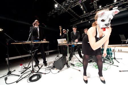 aktionstheater_welche_krise-_01.jpg