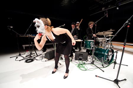 aktionstheater_welche_krise-_02.jpg